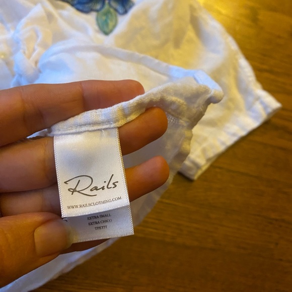 Rails Thea Blouse in White with Blue Rose Embroidery - Picture 7 of 8